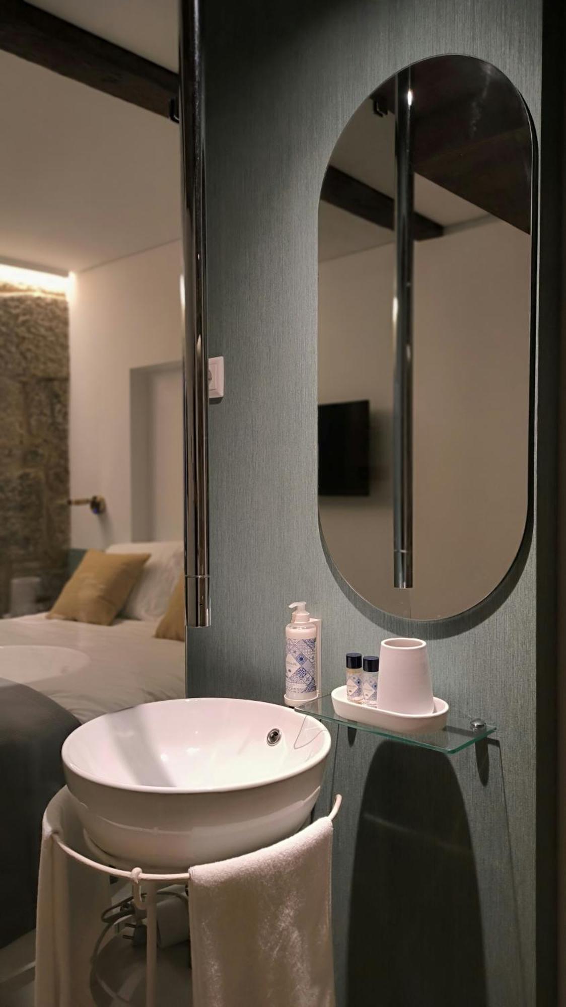 Domi Suites & Studios Гимарайнш Экстерьер фото