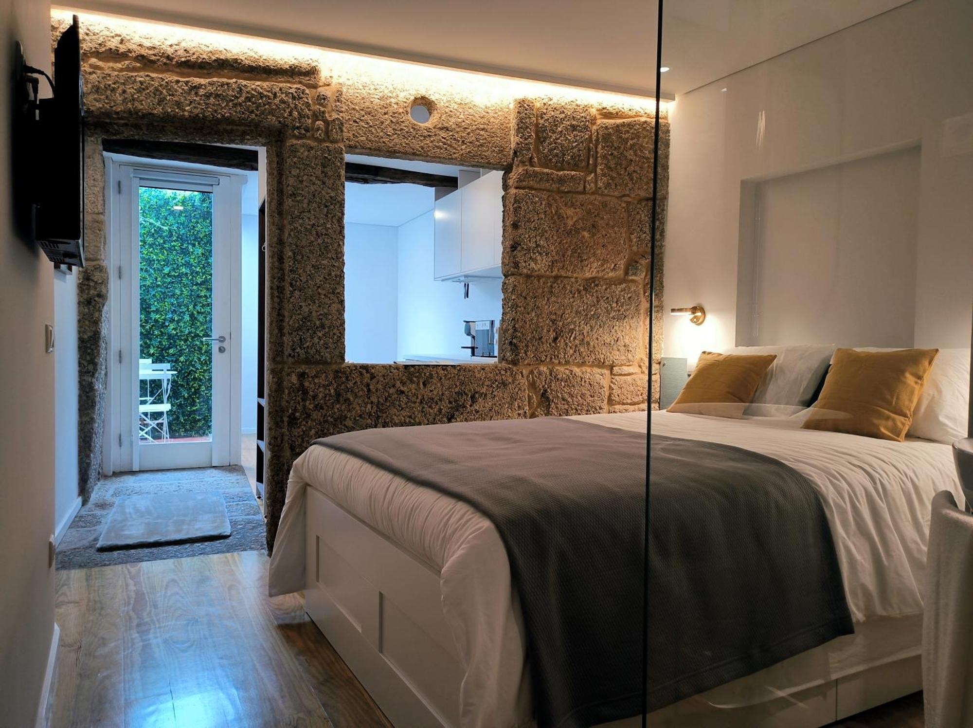 Domi Suites & Studios Гимарайнш Экстерьер фото