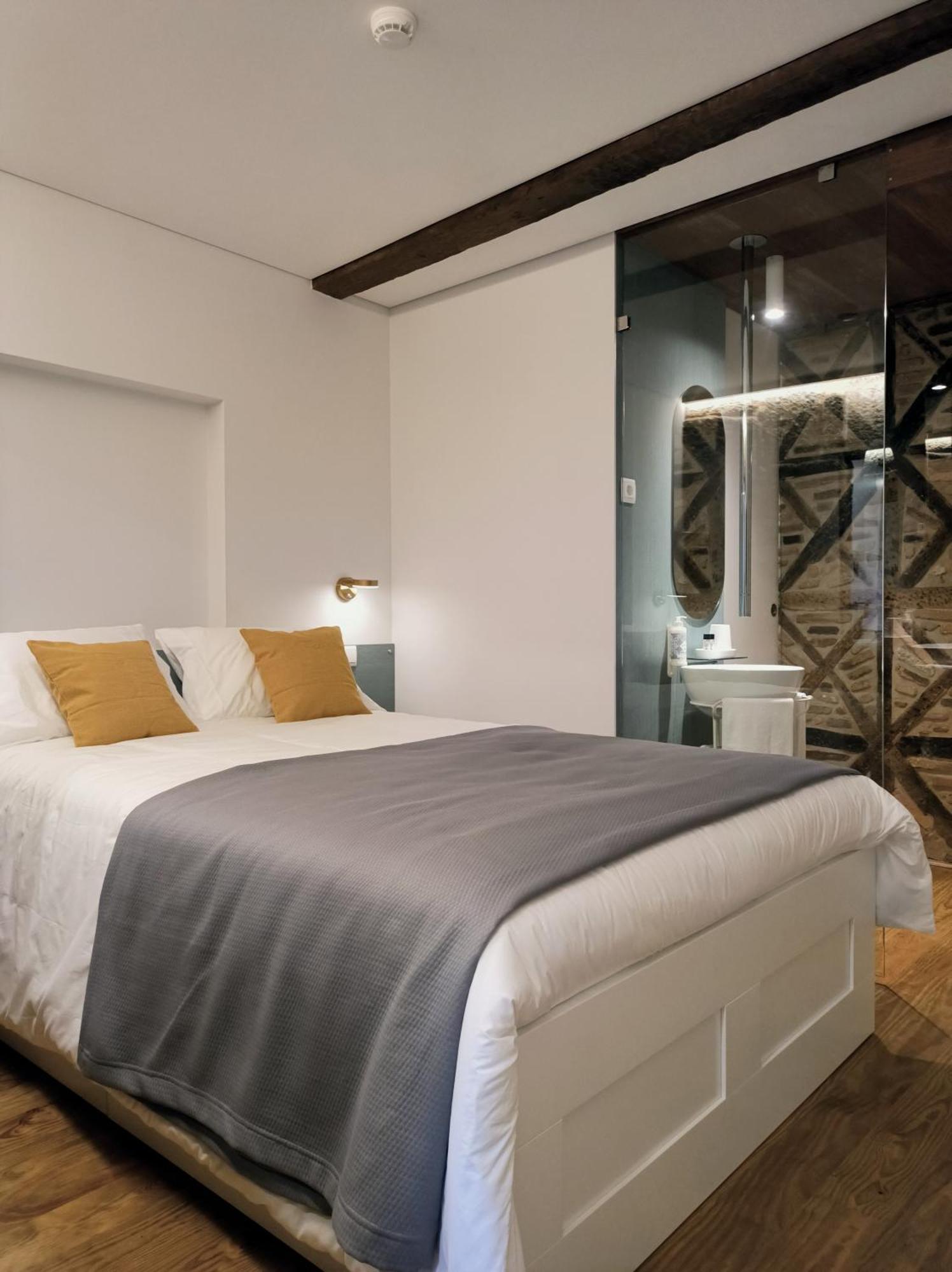 Domi Suites & Studios Гимарайнш Экстерьер фото