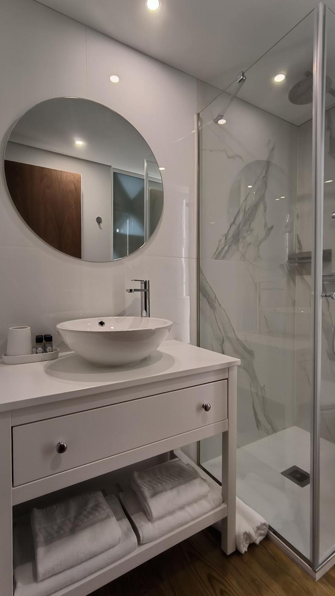 Domi Suites & Studios Гимарайнш Экстерьер фото